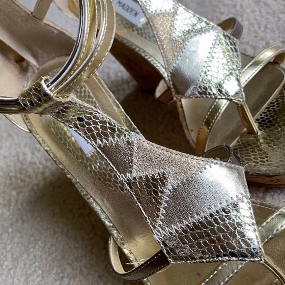 Steve Madden Metallic Gold Platform Wedge Sandal 9 - Picture 11 of 13